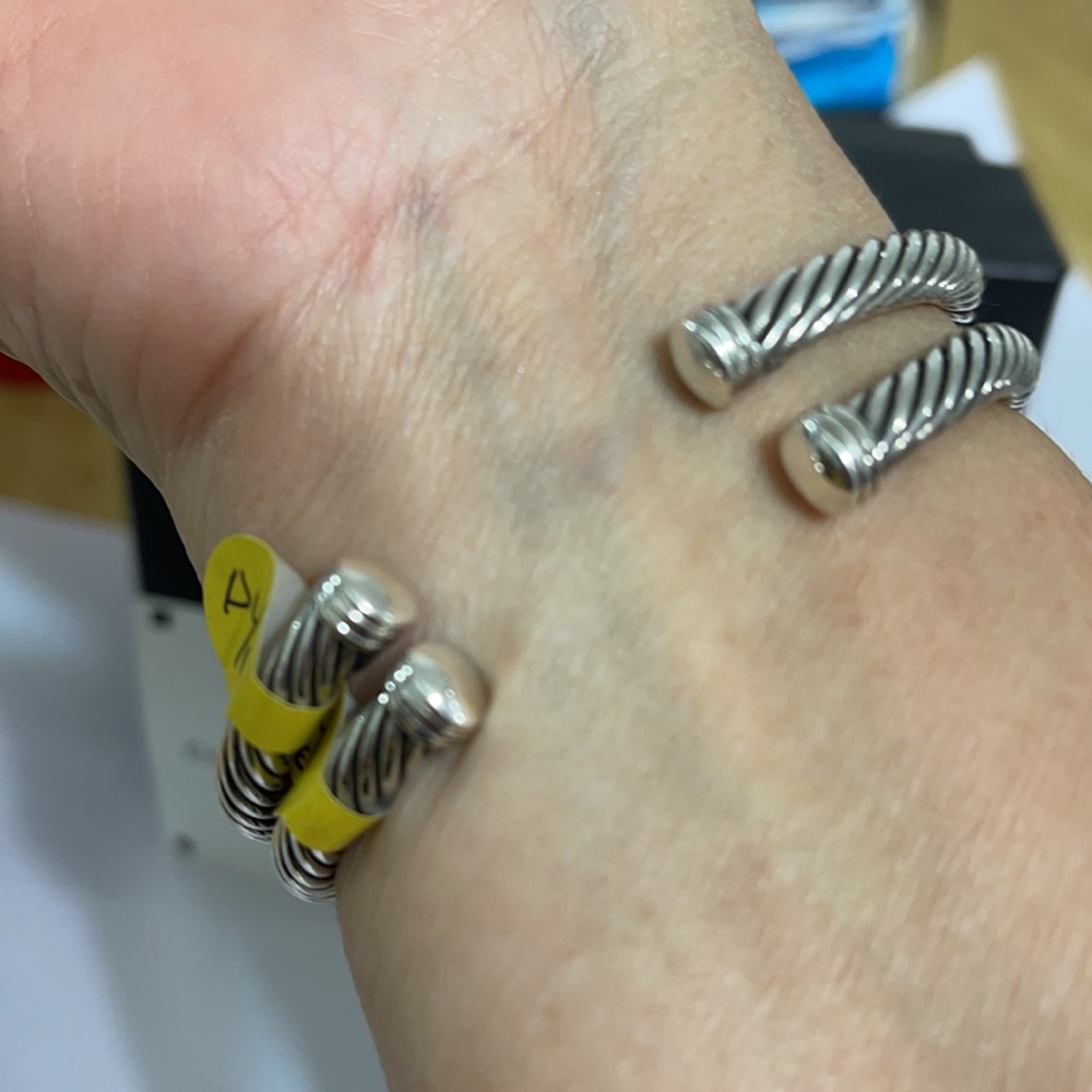 David Yurman Single X 18k gold/Diamond Cable Cuff - Picture 12 of 12